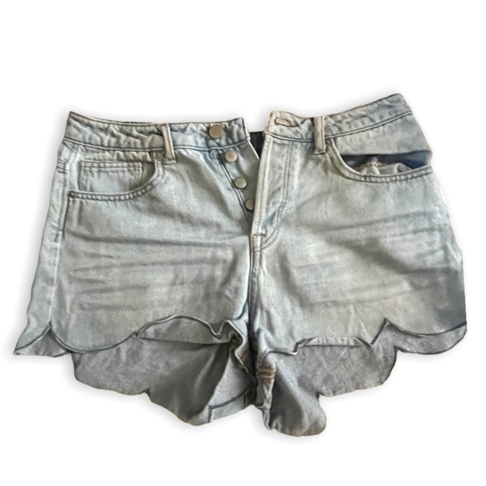 H&M Woman’s Light Blue Scallop-Hem Low Waist Denim Shorts Size: 8 - Picture 6 of 13